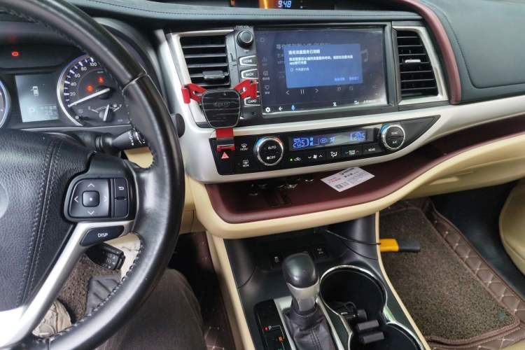 Used Toyota Highlander 2015 2.0T Four-Wheel Drive Luxury Edition 7-Seater Audio And AC Panel