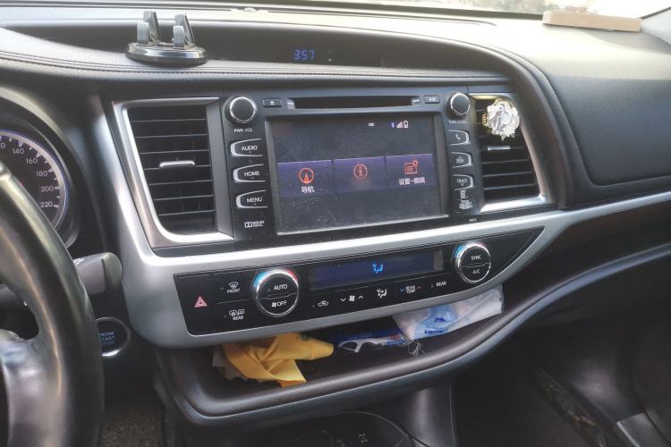 Used Toyota Highlander 2015 2.0T Four-Wheel Drive Ultimate Edition 7-Seater Audio And AC Panel