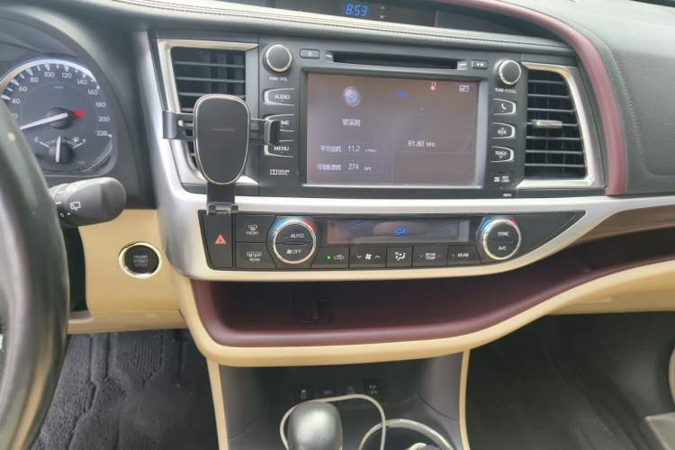 Used Toyota Highlander 2015 2.0T Four-Wheel Drive Ultimate Edition 7-Seater Audio And AC Panel
