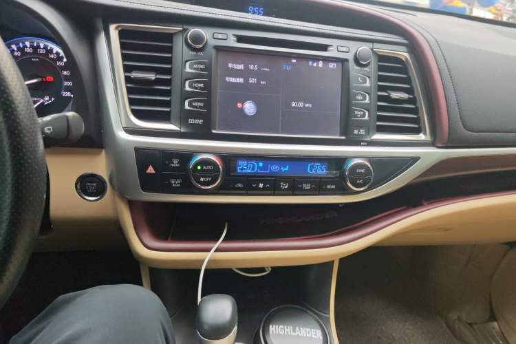 Used Toyota Highlander 2015 2.0T Four-Wheel Drive Ultimate Edition 7-Seater Audio And AC Panel