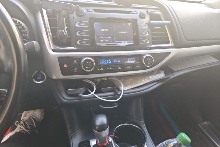Used Toyota Highlander 2015 2.0T Four-Wheel Drive Luxury Edition 7-Seater Audio And AC Panel