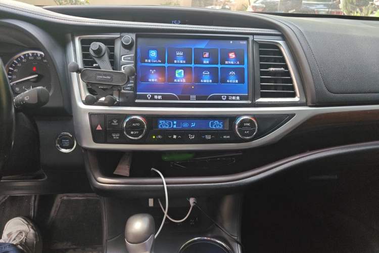 Used Toyota Highlander 2015 2.0T Four-Wheel Drive Ultimate Edition 7-Seater Audio And AC Panel