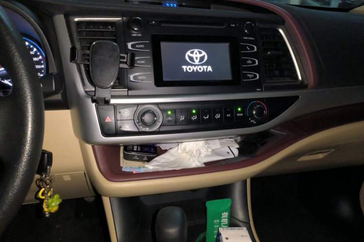 Used Toyota Highlander 2015 2.0T Two-Wheel Drive Elite Edition 5 Seats Audio And AC Panel