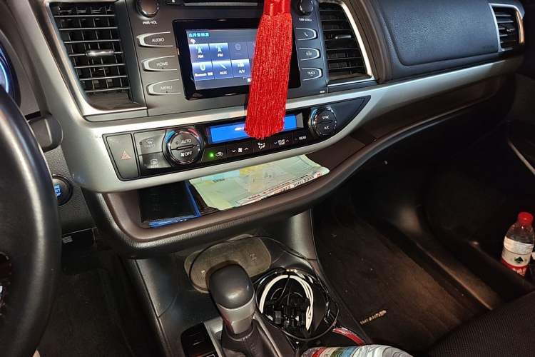 Used Toyota Highlander 2015 2.0T Four-Wheel Drive Luxury Edition 7-Seater Audio And AC Panel