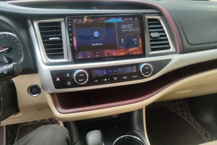 Used Toyota Highlander 2015 2.0T Four-Wheel Drive Luxury Navigation Version with 7 Seats Audio And AC Panel