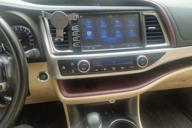 Used Toyota Highlander 2015 2.0T Four-Wheel Drive Luxury Navigation Version with 7 Seats Audio And AC Panel