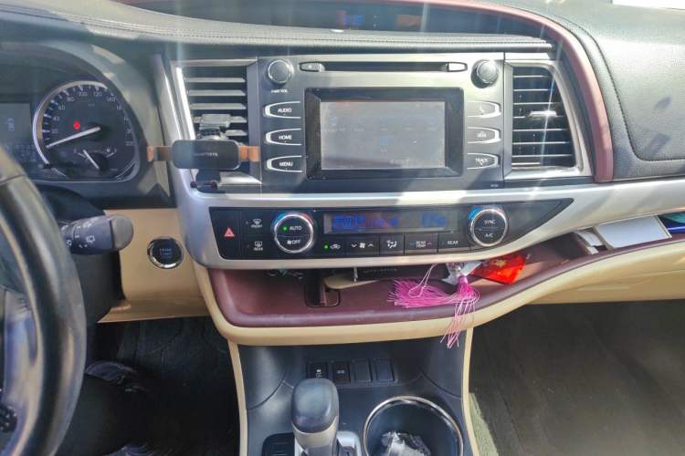 Used Toyota Highlander 2015 2.0T Two-Wheel Drive Luxury Edition 7 Seats Audio And AC Panel