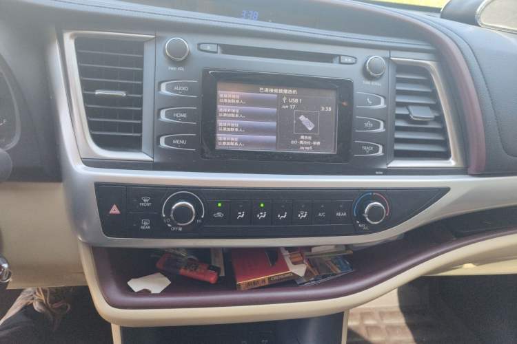 Used Toyota Highlander 2015 2.0T Four-Wheel Drive Elite Edition 7-Seater Audio And AC Panel