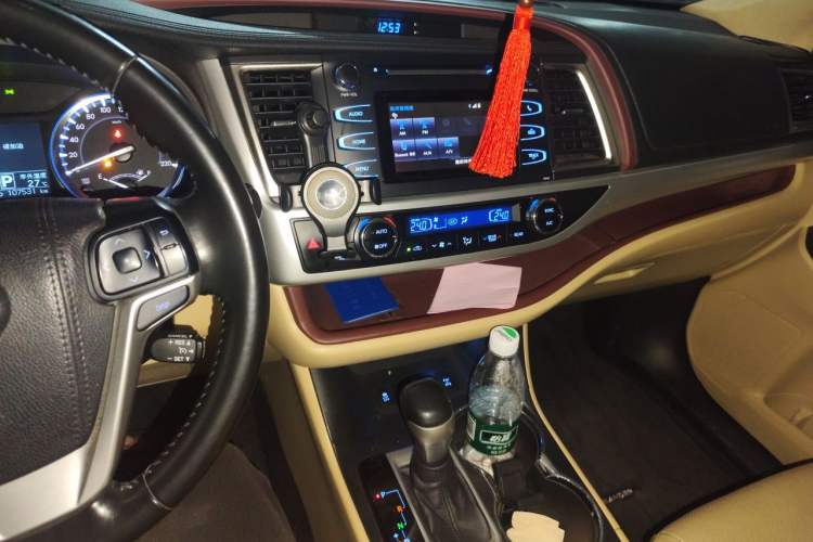 Used Toyota Highlander 2015 2.0T Four-Wheel Drive Luxury Edition 7-Seater Audio And AC Panel