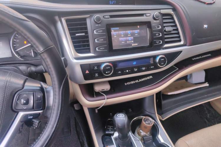 Used Toyota Highlander 2015 2.0T Four-Wheel Drive Luxury Edition 7-Seater Audio And AC Panel
