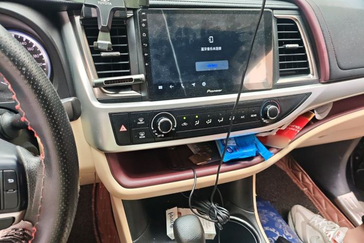 Used Toyota Highlander 2015 2.0T Two-Wheel Drive Elite Edition 7 Seats Audio And AC Panel