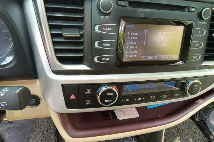 Used Toyota Highlander 2015 2.0T Four-Wheel Drive Luxury Edition 7-Seater Audio And AC Panel