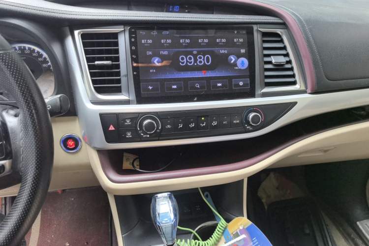 Used Toyota Highlander 2015 2.0T Four-Wheel Drive Elite Edition 7-Seater Audio And AC Panel