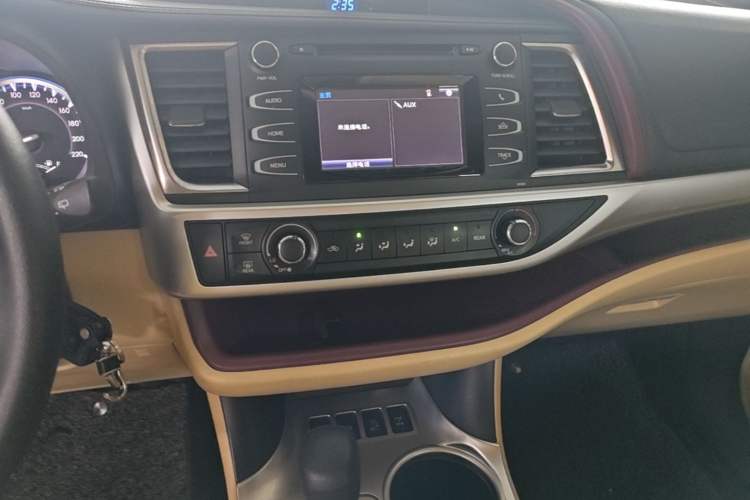 Used Toyota Highlander 2015 2.0T Four-Wheel Drive Elite Edition 7-Seater Audio And AC Panel
