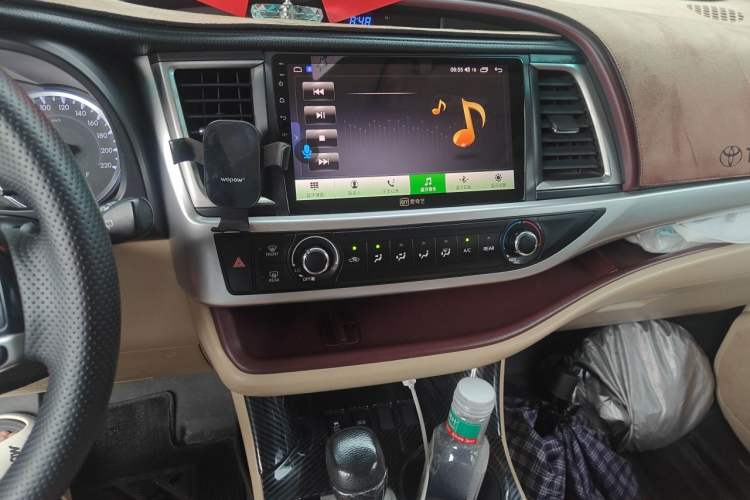 Used Toyota Highlander 2015 2.0T Two-Wheel Drive Elite Edition 7 Seats Audio And AC Panel