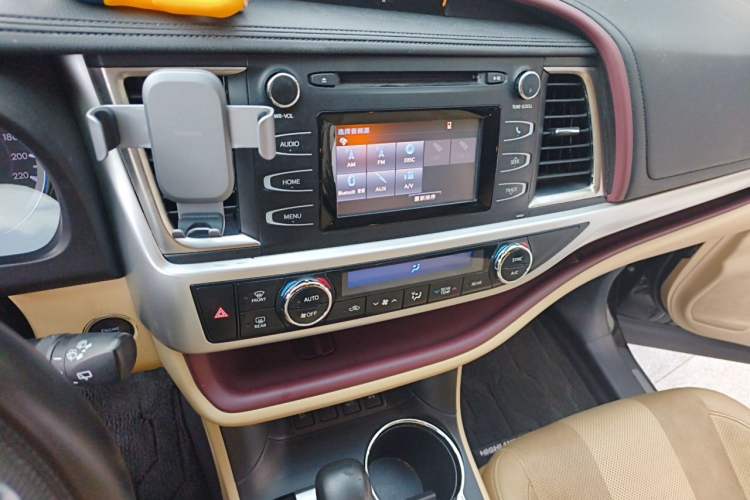 Used Toyota Highlander 2015 2.0T Four-Wheel Drive Luxury Edition 7-Seater Audio And AC Panel
