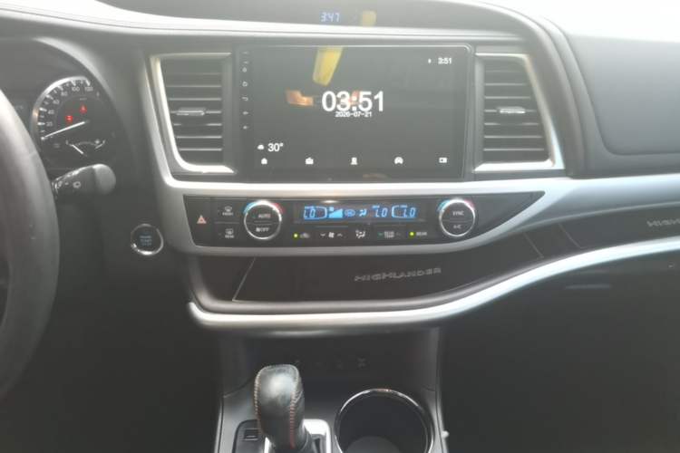 Used Toyota Highlander 2015 2.0T Four-Wheel Drive Luxury Edition 7-Seater Audio And AC Panel
