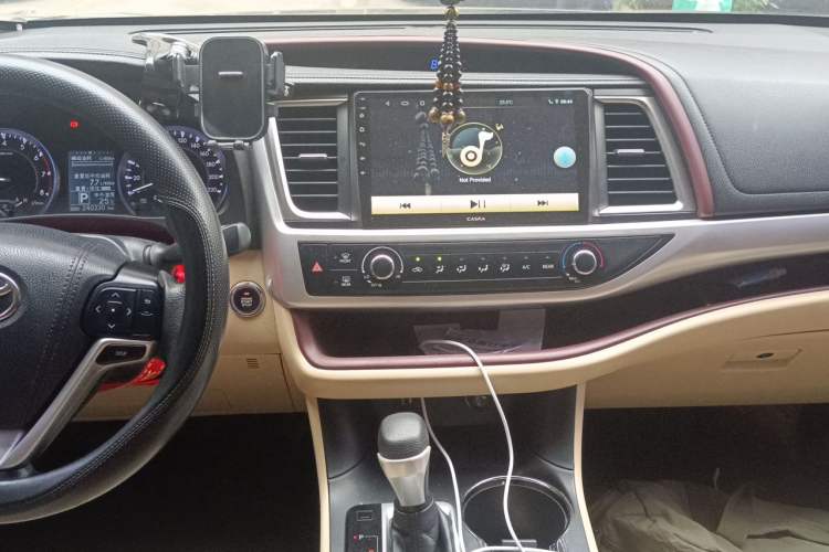 Used Toyota Highlander 2015 2.0T Two-Wheel Drive Elite Edition 7 Seats Audio And AC Panel