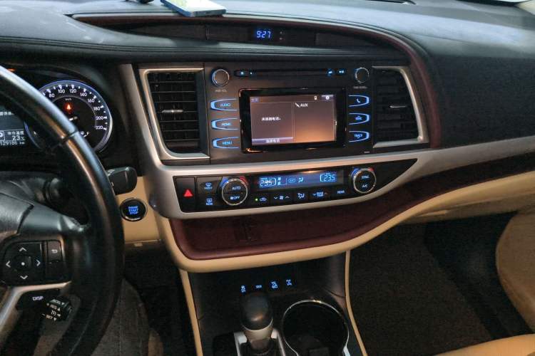 Used Toyota Highlander 2015 2.0T Four-Wheel Drive Luxury Edition 7-Seater Audio And AC Panel