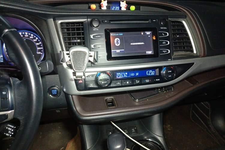 Used Toyota Highlander 2015 2.0T Four-Wheel Drive Luxury Edition 7-Seater Audio And AC Panel