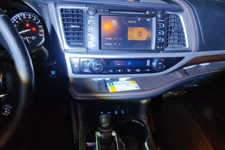 Used Toyota Highlander 2015 3.5L 4x4 Ultimate Edition 7-Seater Audio And AC Panel