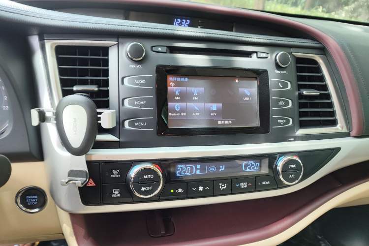 Used Toyota Highlander 2015 2.0T Two-Wheel Drive Luxury Edition 7 Seats Audio And AC Panel