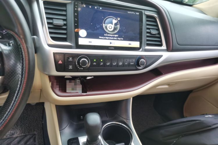 Used Toyota Highlander 2015 2.0T Two-Wheel Drive Elite Edition 7 Seats Audio And AC Panel