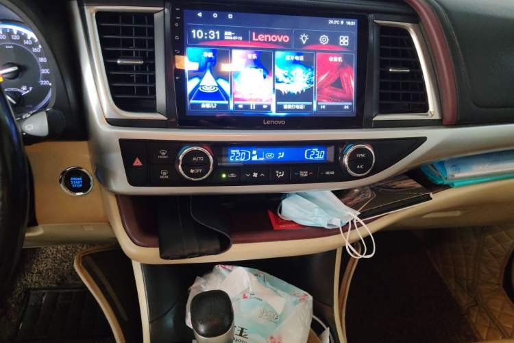 Used Toyota Highlander 2015 2.0T Two-Wheel Drive Luxury Edition 7 Seats Audio And AC Panel