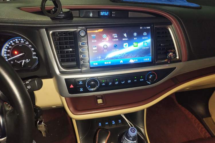Used Toyota Highlander 2015 2.0T Four-Wheel Drive Elite Edition 7-Seater Audio And AC Panel