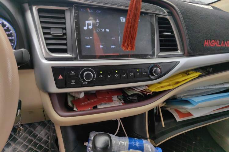 Used Toyota Highlander 2015 2.0T Four-Wheel Drive Elite Edition 7-Seater Audio And AC Panel