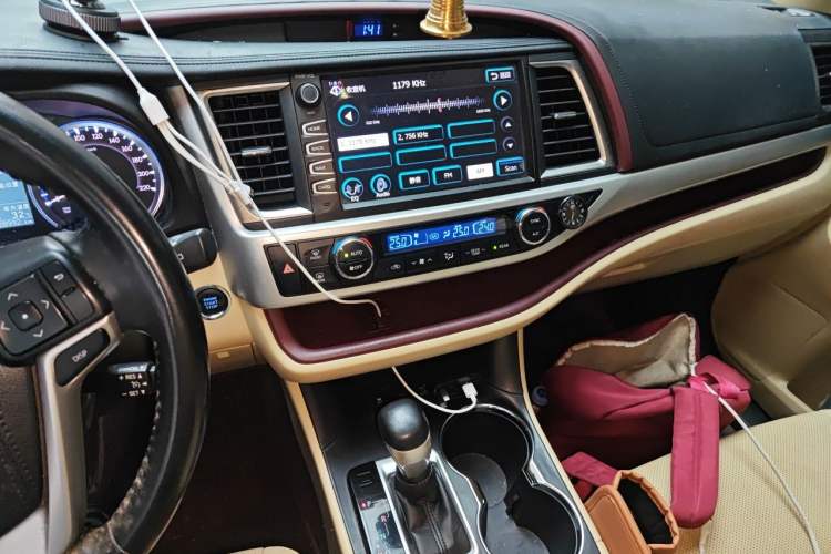 Used Toyota Highlander 2015 2.0T Four-Wheel Drive Luxury Edition 7-Seater Audio And AC Panel