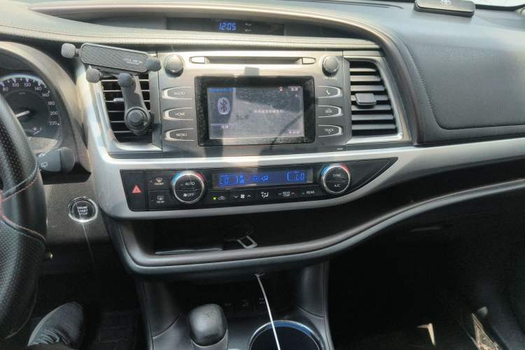 Used Toyota Highlander 2015 2.0T Four-Wheel Drive Luxury Edition 7-Seater Audio And AC Panel