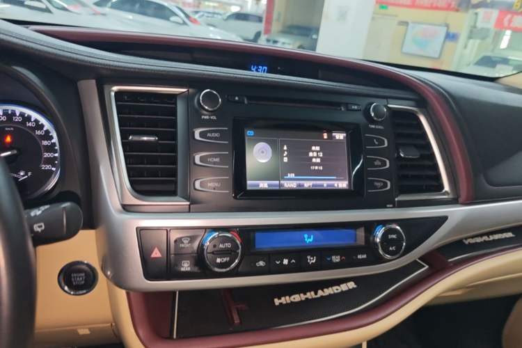 Used Toyota Highlander 2015 2.0T Four-Wheel Drive Luxury Edition 7-Seater Audio And AC Panel