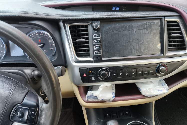 Used Toyota Highlander 2015 2.0T Four-Wheel Drive Elite Edition 7-Seater Audio And AC Panel