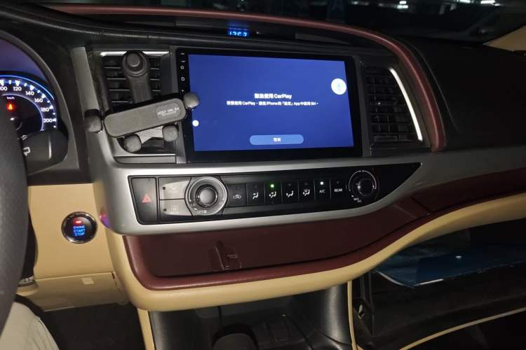 Used Toyota Highlander 2015 2.0T Two-Wheel Drive Elite Edition 5 Seats Audio And AC Panel