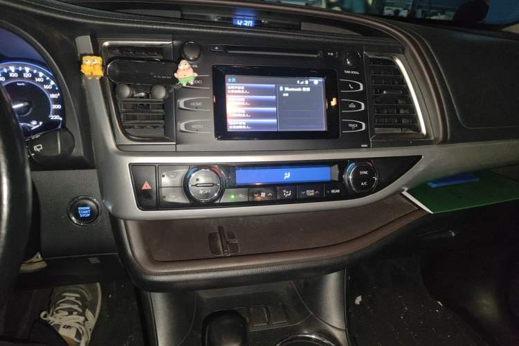 Used Toyota Highlander 2015 2.0T Two-Wheel Drive Luxury Edition 7 Seats Audio And AC Panel