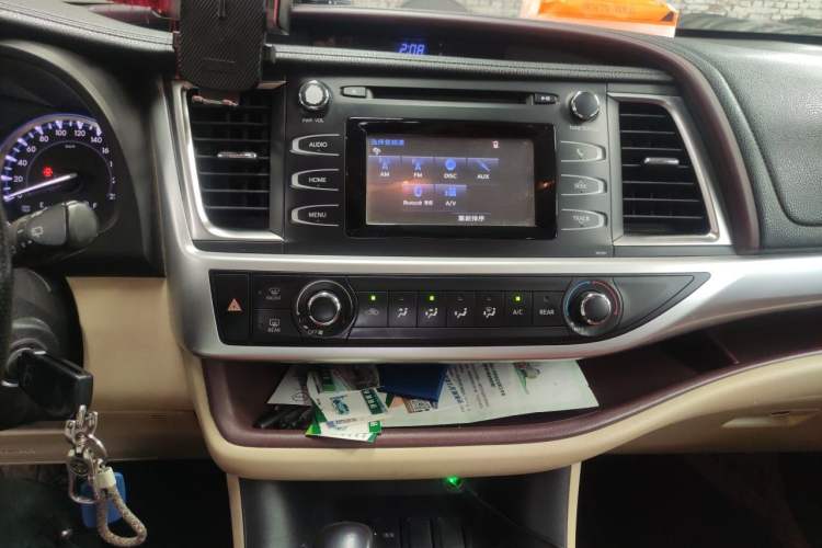 Used Toyota Highlander 2015 2.0T Two-Wheel Drive Elite Edition 5 Seats Audio And AC Panel