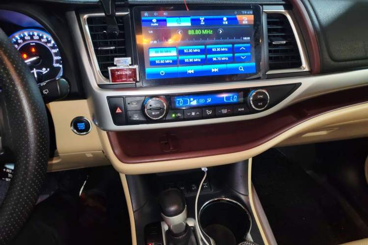 Used Toyota Highlander 2015 2.0T Four-Wheel Drive Luxury Edition 7-Seater Audio And AC Panel