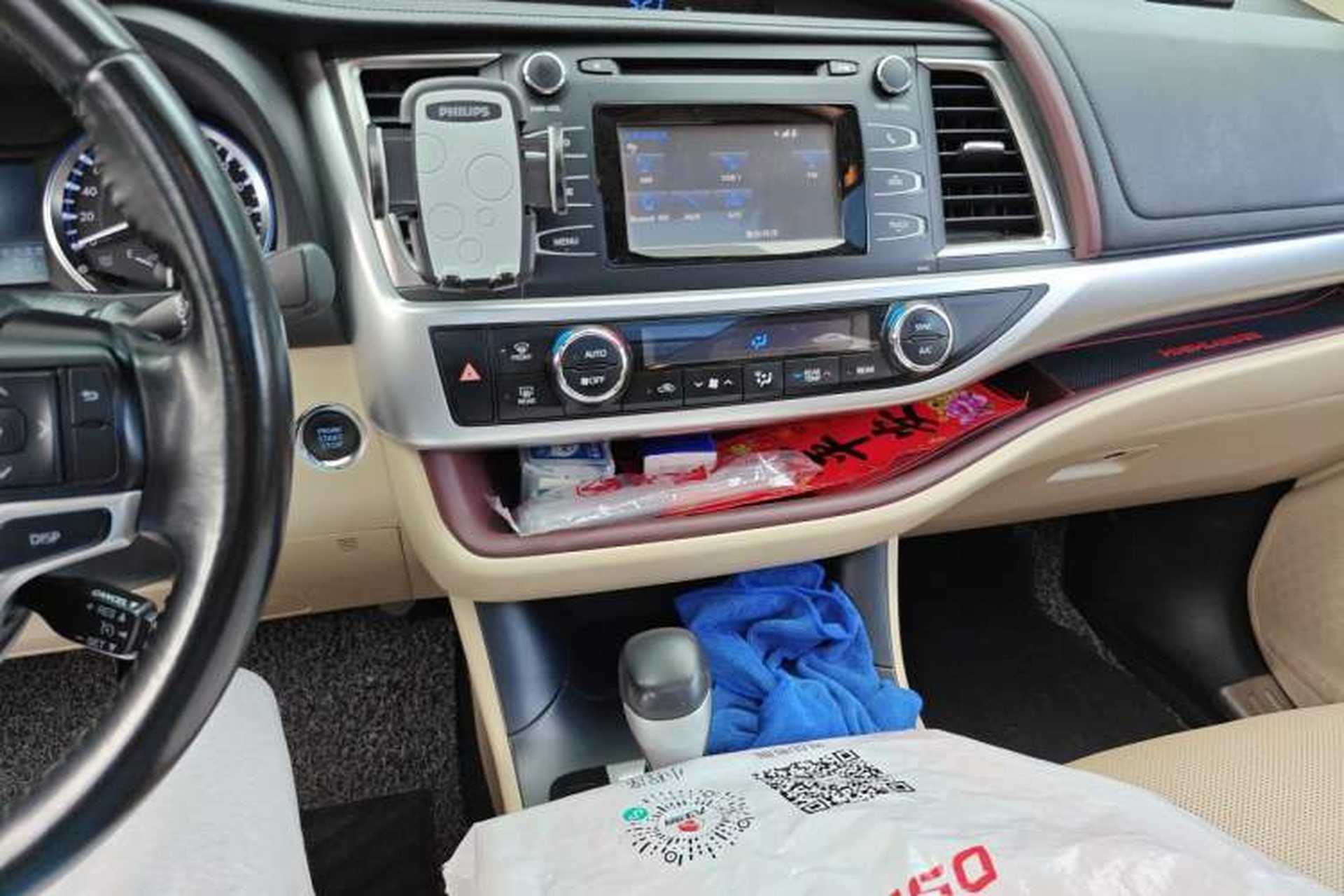 Used Toyota Highlander 2015 2.0T Two-Wheel Drive Luxury Edition 7 Seats Audio And AC Panel