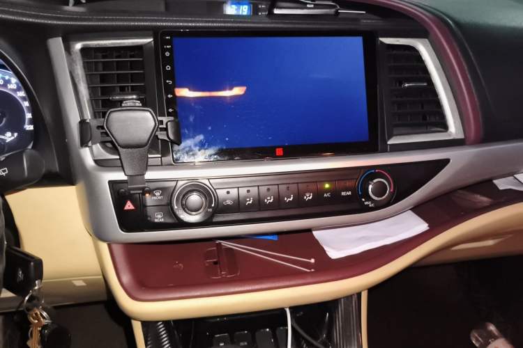 Used Toyota Highlander 2015 2.0T Two-Wheel Drive Elite Edition 5 Seats Audio And AC Panel