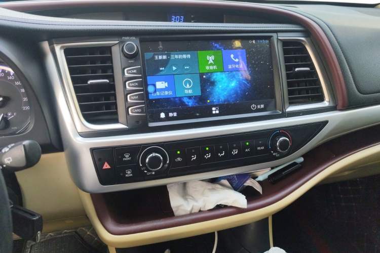 Used Toyota Highlander 2015 2.0T Two-Wheel Drive Elite Edition 7 Seats Audio And AC Panel