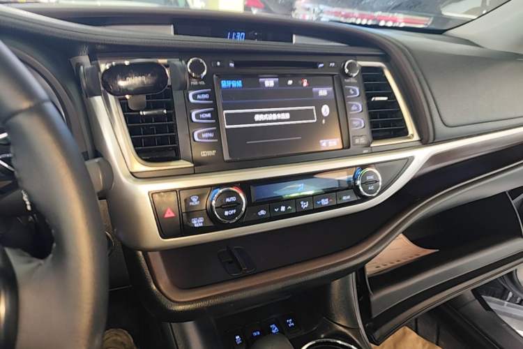 Used Toyota Highlander 2015 2.0T Four-Wheel Drive Ultimate Edition 7-Seater Audio And AC Panel