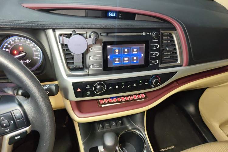 Used Toyota Highlander 2015 2.0T Four-Wheel Drive Elite Edition 7-Seater Audio And AC Panel