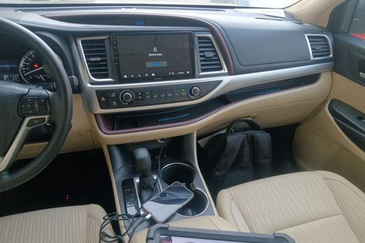 Used Toyota Highlander 2015 2.0T Four-Wheel Drive Elite Edition 7-Seater Audio And AC Panel