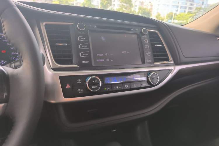 Used Toyota Highlander 2015 2.0T Four-Wheel Drive Ultimate Edition 7-Seater Audio And AC Panel