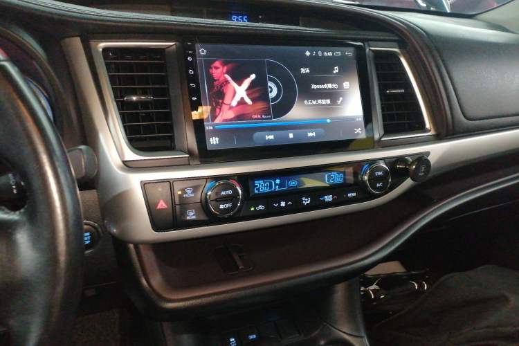 Used Toyota Highlander 2015 2.0T Two-Wheel Drive Luxury Edition 7 Seats Audio And AC Panel