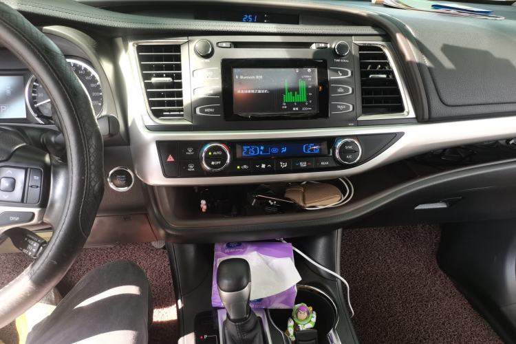 Used Toyota Highlander 2015 2.0T Four-Wheel Drive Luxury Edition 7-Seater Audio And AC Panel