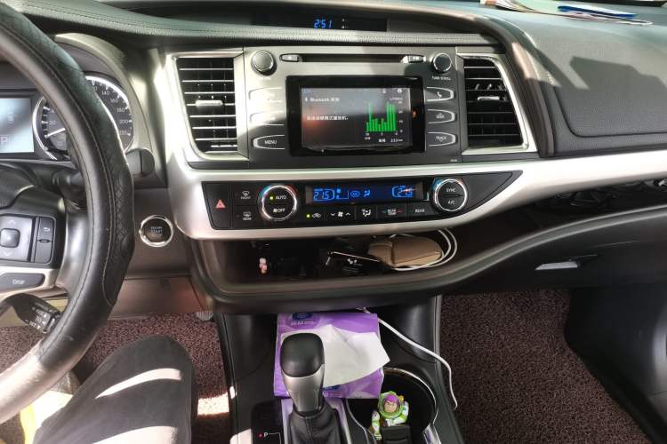 Used Toyota Highlander 2015 2.0T Four-Wheel Drive Luxury Edition 7-Seater Audio And AC Panel