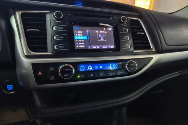 Used Toyota Highlander 2015 2.0T Four-Wheel Drive Luxury Edition 7-Seater Audio And AC Panel