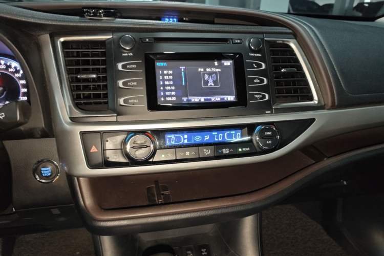 Used Toyota Highlander 2015 2.0T Four-Wheel Drive Luxury Edition 7-Seater Audio And AC Panel